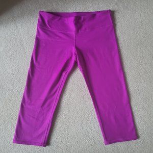 ALO Yoga Fuchsia High-Waisted Capri Leggings - L